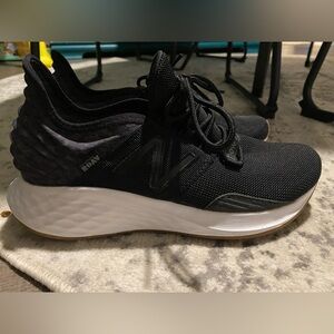 Men’s New Balance Fresh Foam ROAV Black Shoes MROAVPB1 Size US 9